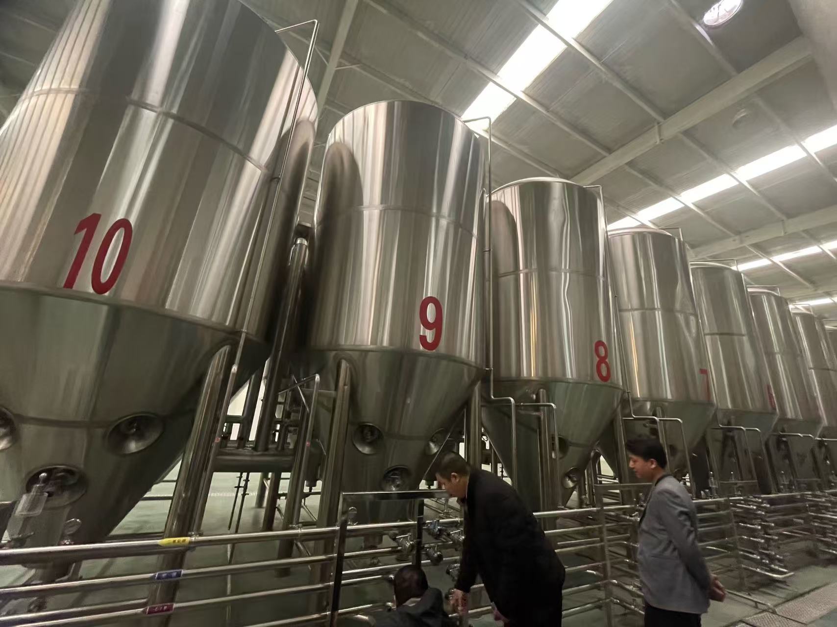 三山精酿啤酒设备厂—平面布置、设备设计、制造、调试、培训等一条龙服务